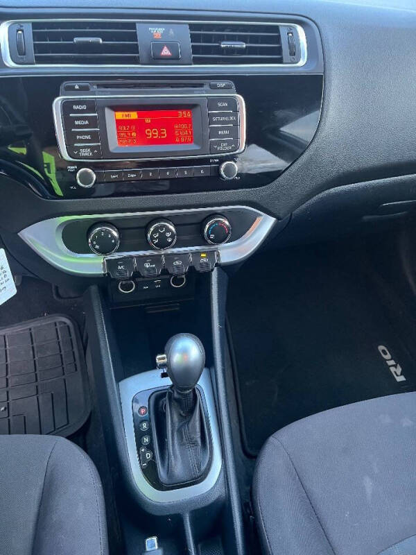 2016 Kia Rio 5-Door LX