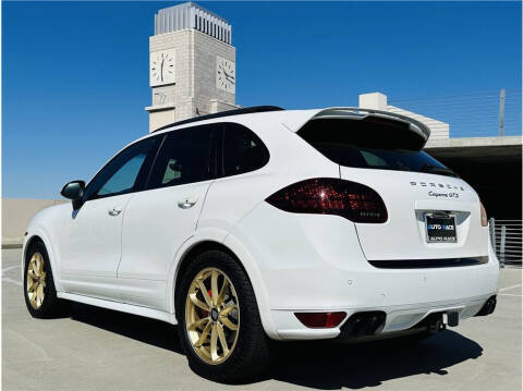 2013 Porsche Cayenne GTS