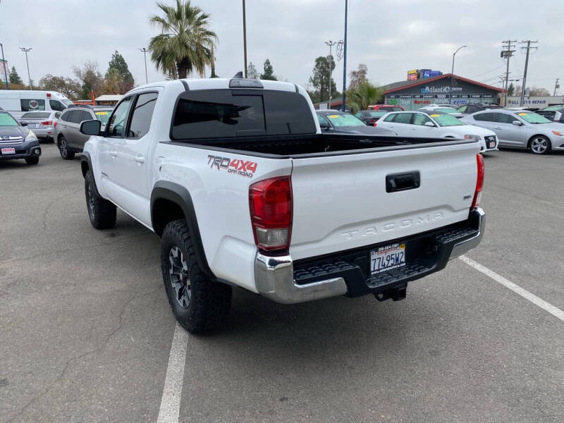 2017 Toyota Tacoma TRD Off Road photo 5