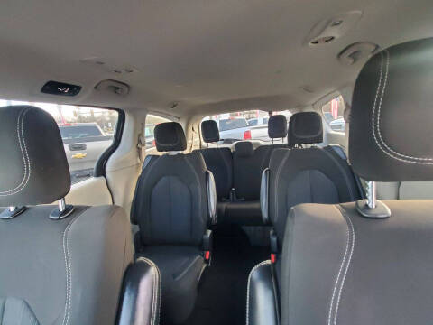 2022 Chrysler Voyager LX