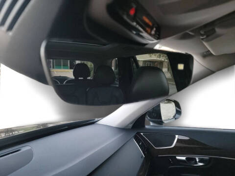 2016 Volvo XC90 T6 Momentum