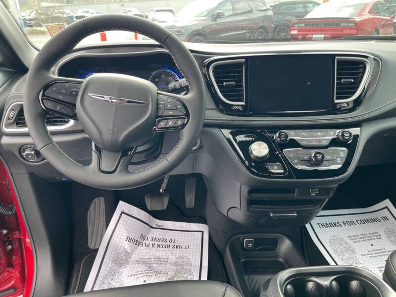 2026 Chrysler Pacifica Select