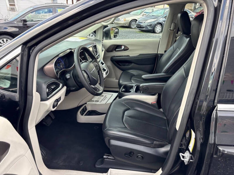 2020 Chrysler Voyager LXi