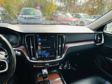 2021 Volvo S60 T6 Momentum