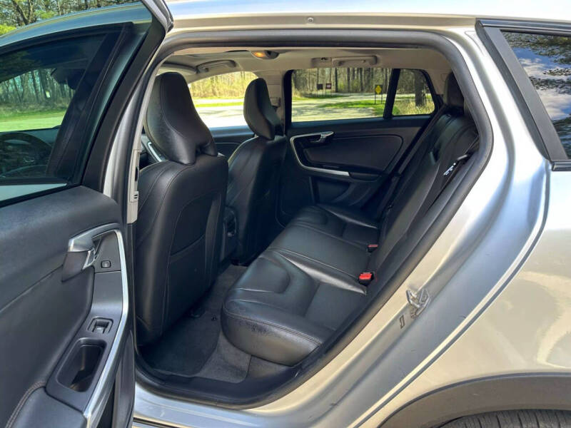 2015 Volvo V60 Cross Country T5