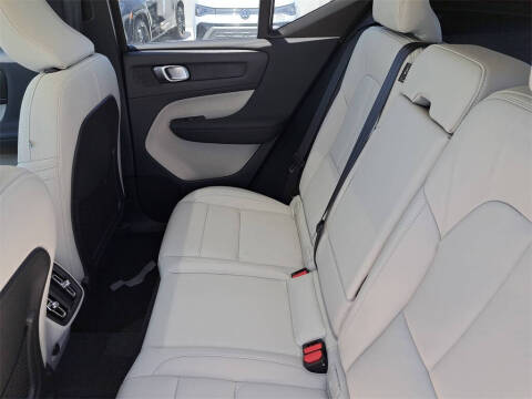 2026 Volvo XC40 B5 Plus