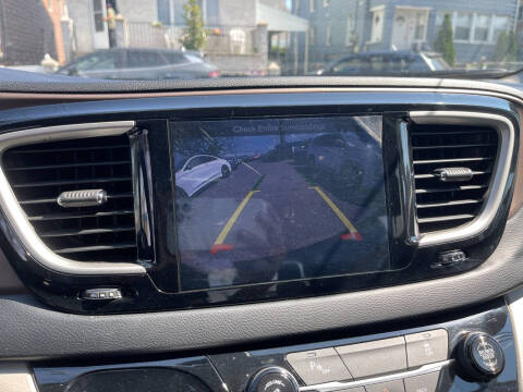 2017 Chrysler Pacifica Touring-L