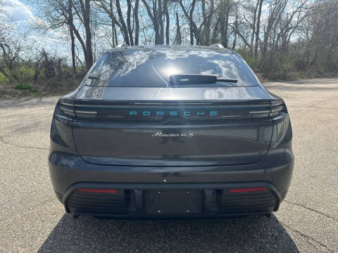 2025 Porsche Macan 4S Electric