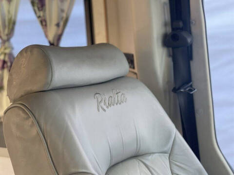 2004 Winnebago Rialta 22QD