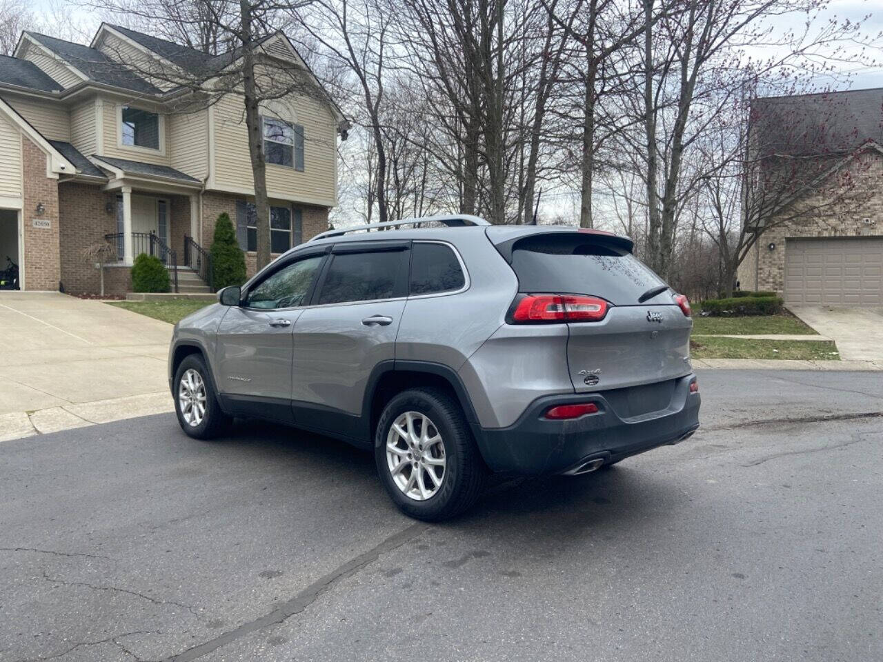 2016 Jeep Cherokee for sale at ZAKS AUTO INC in Detroit, MI