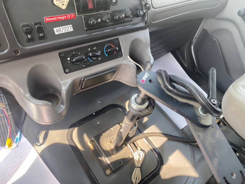 2008 Freightliner M2 106