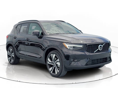 2026 Volvo XC40 B4 Plus