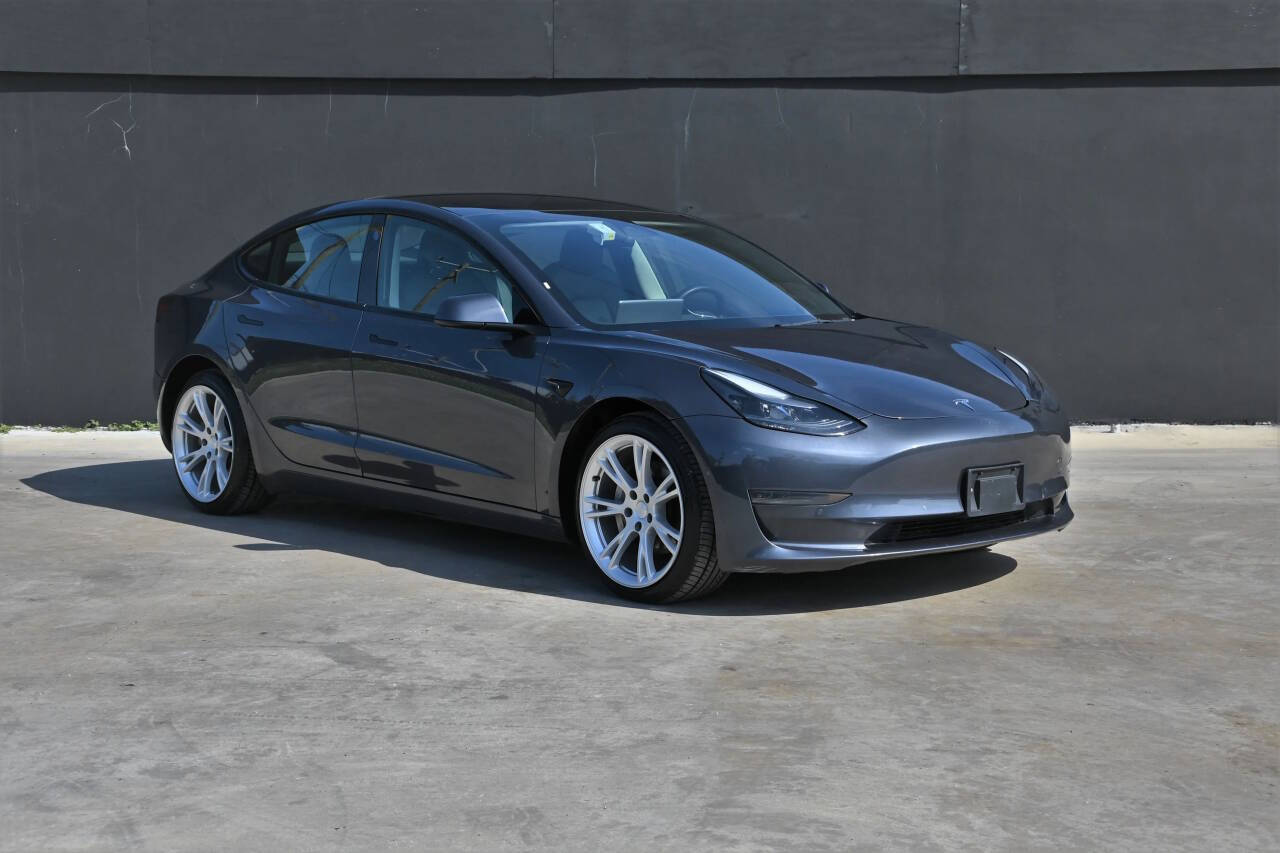 Gray 2022 Tesla Model 3 Base 4dr Sedan 1