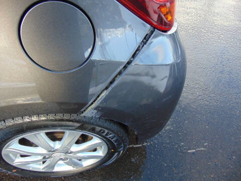 2015 Toyota Yaris 5-Door LE