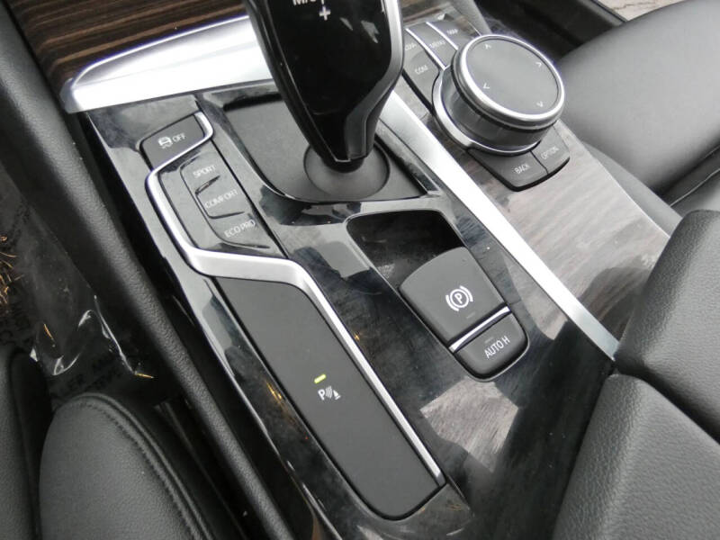 2019 BMW 5 Series 530i