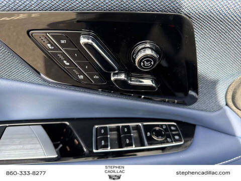 2025 Cadillac OPTIQ Luxury 2