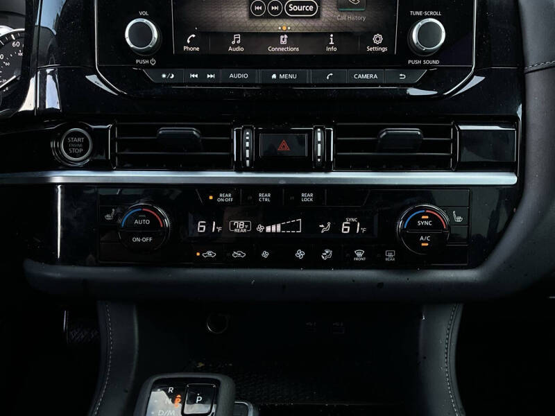 2024 Nissan Pathfinder SV