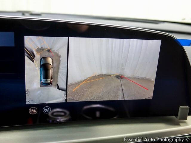 2025 Cadillac LYRIQ Luxury 2