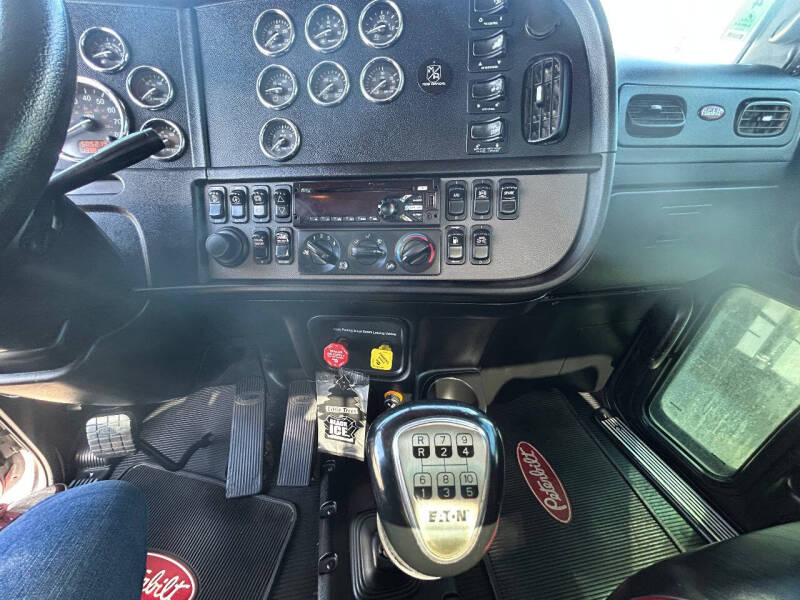 2017 Peterbilt 389
