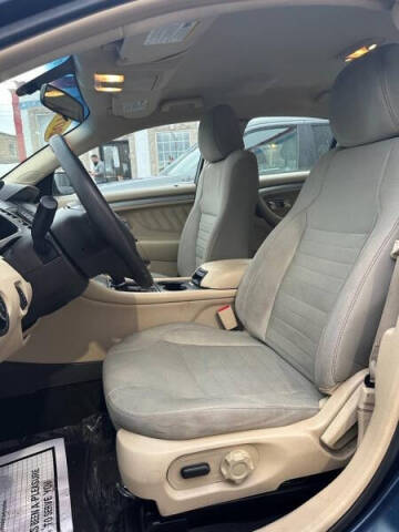 2016 Ford Taurus SE