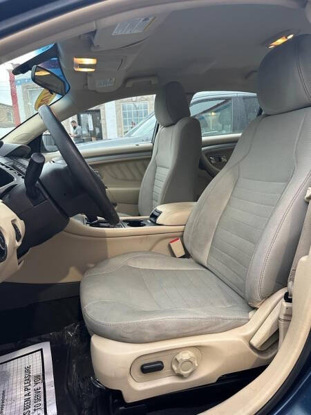 2016 Ford Taurus SE