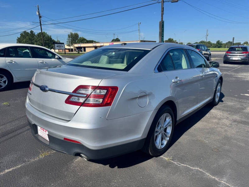 2018 Ford Taurus SE