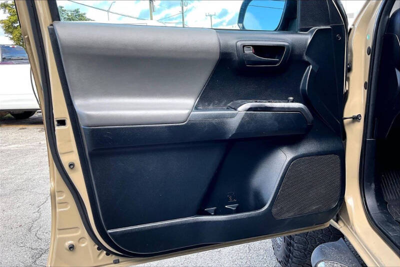 2016 Toyota Tacoma SR V6