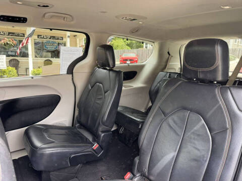2017 Chrysler Pacifica Touring-L
