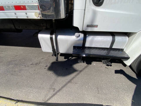 2005 Freightliner M2 106