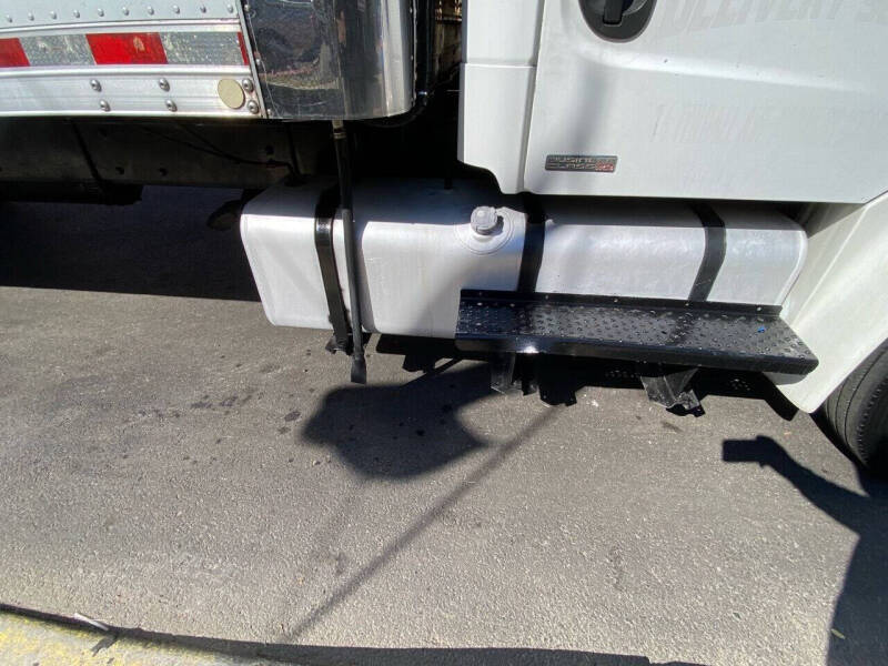 2005 Freightliner M2 106