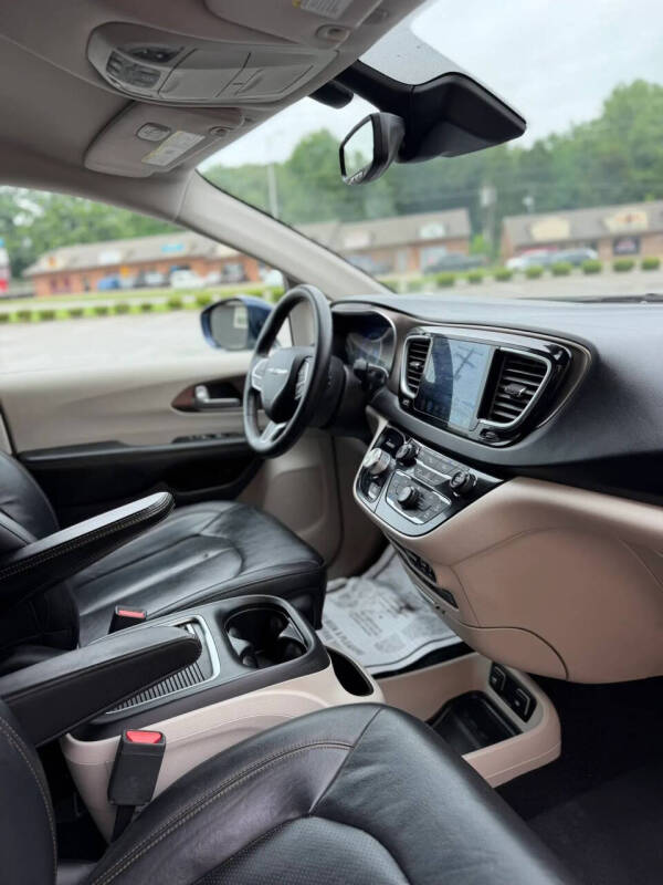2017 Chrysler Pacifica Touring-L Plus