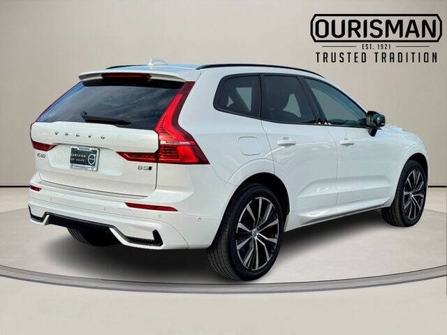 2023 Volvo XC60 B5 Plus Dark Theme