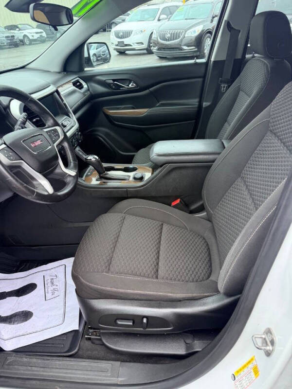 2017 GMC Acadia SLE-2