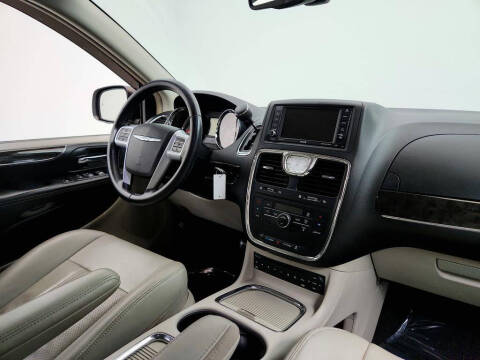 2013 Chrysler Town and Country Touring-L