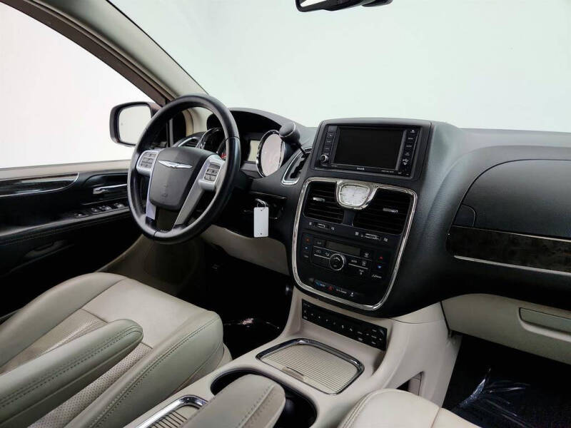 2013 Chrysler Town and Country Touring-L