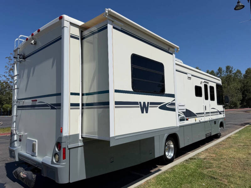 2004 Winnebago Brave