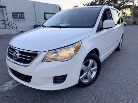 2011 Volkswagen Routan SE