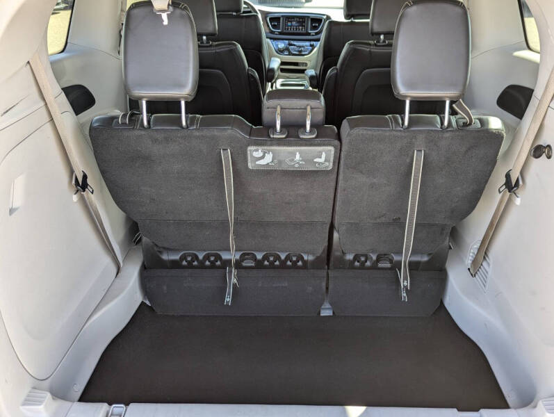 2020 Chrysler Voyager LXi