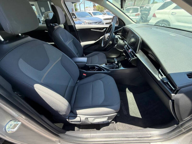 2023 Kia Niro LX