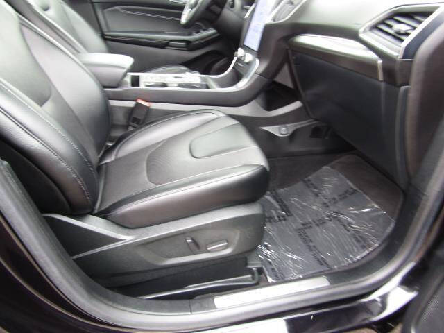 2022 Ford Edge Titanium