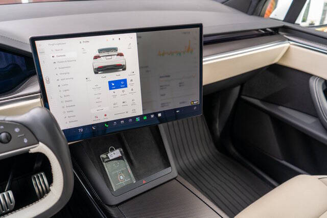 2022 Tesla Model X 32