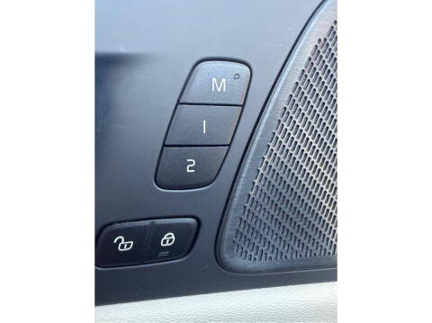 2019 Volvo XC60 T8 eAWD Momentum