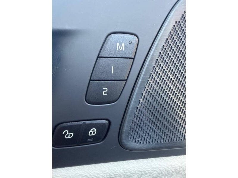 2019 Volvo XC60 T8 eAWD Momentum