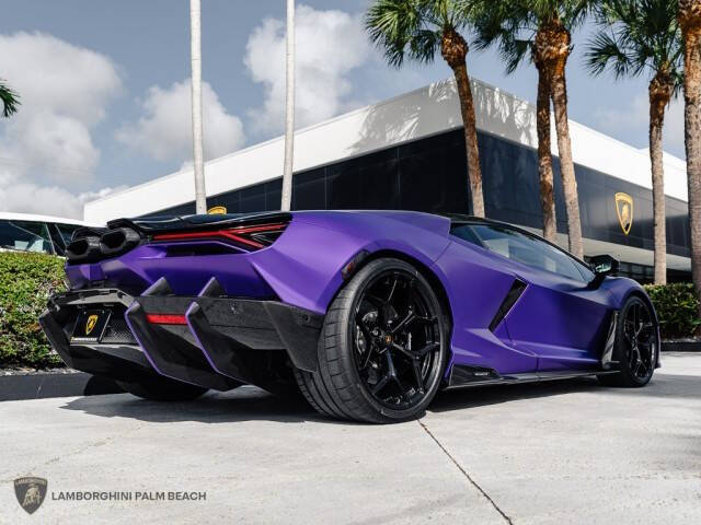 2024 Lamborghini Revuelto