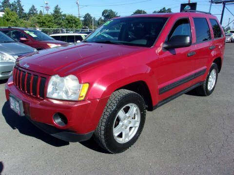 2005 Jeep Grand Cherokee for sale at MERICARS AUTO NW in Milwaukie OR