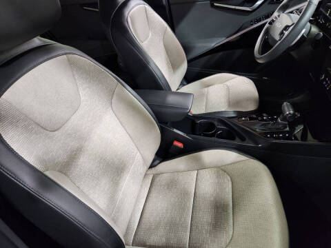 2023 Kia Niro SX