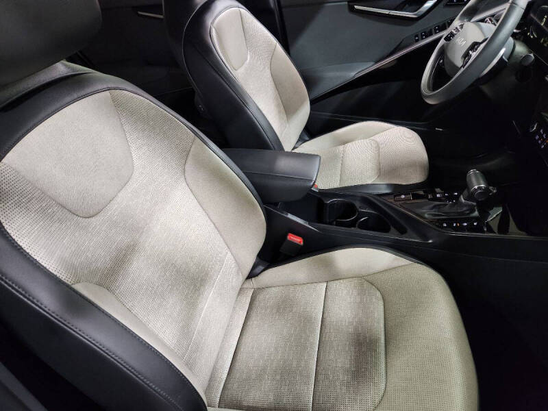 2023 Kia Niro SX