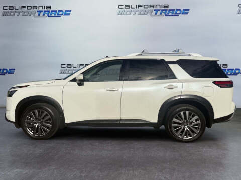 2022 Nissan Pathfinder SL