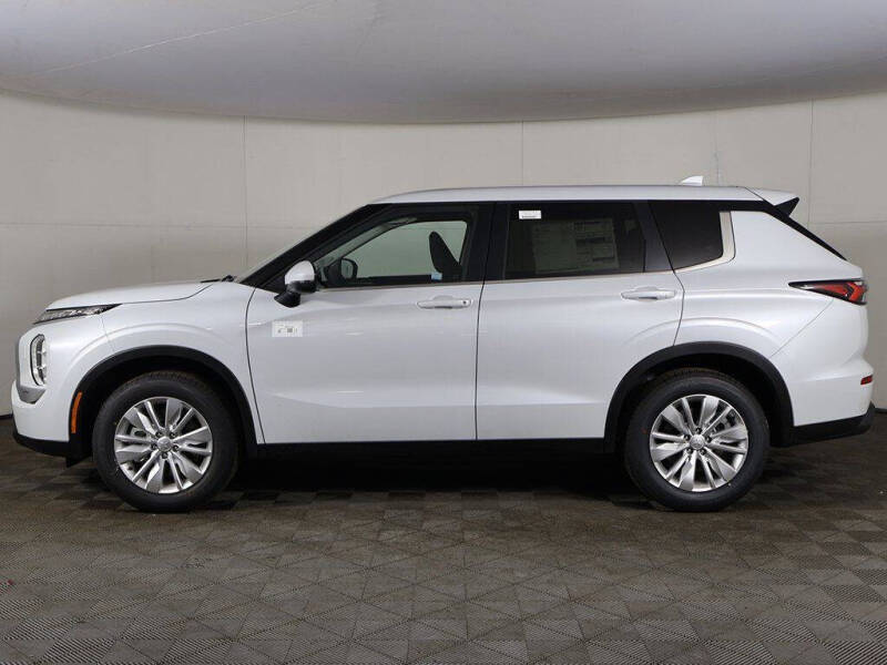 2026 Mitsubishi Outlander ES