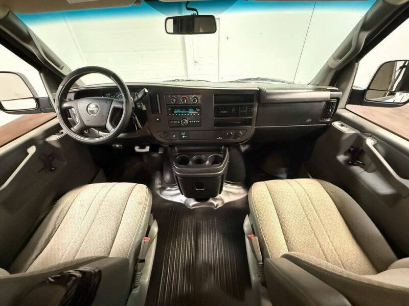 2017 GMC Savana 2500